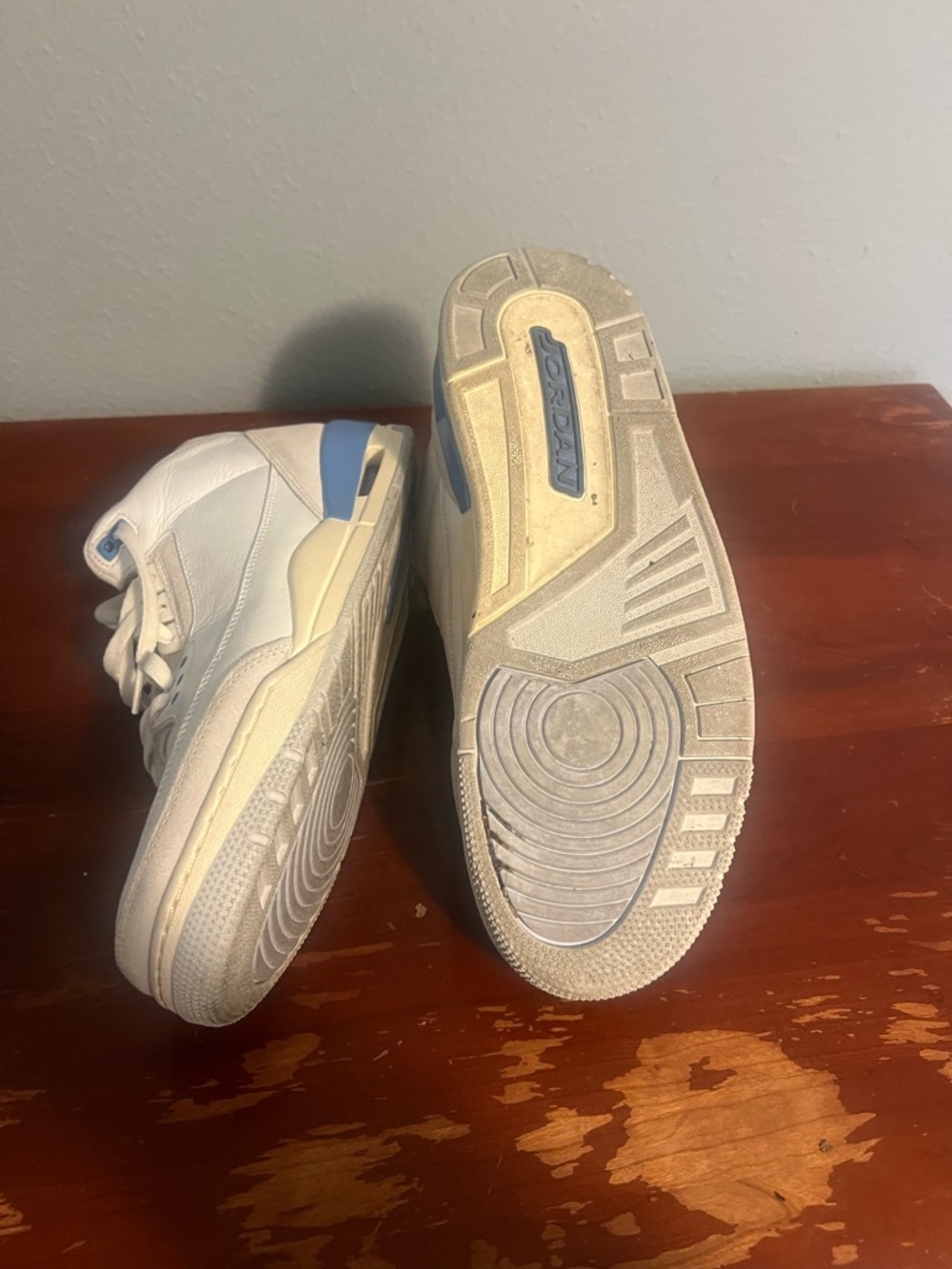 Jordan Men's White and Light Blue Athletic Shoes Air Jordan 3 Retro - Picture 6 of 8